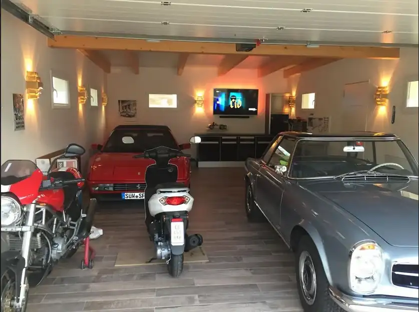 Thomas-Garage.webp