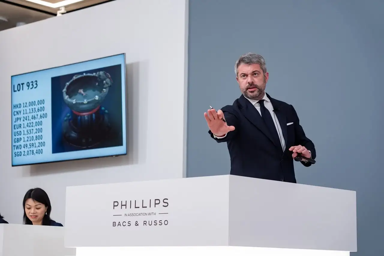 Thomas Perazzi auctioneering Cartier “water clock”.webp