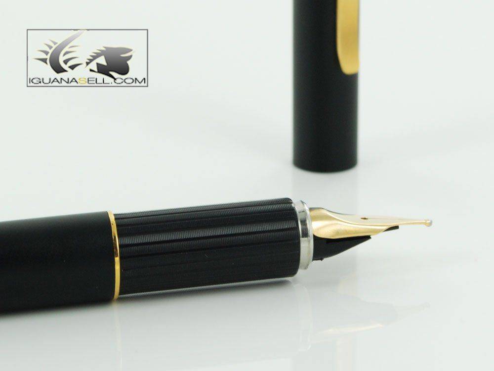 til-1970-Fountain-Pen-Black-Lacquer-&-Gold-PLH91-5.jpg