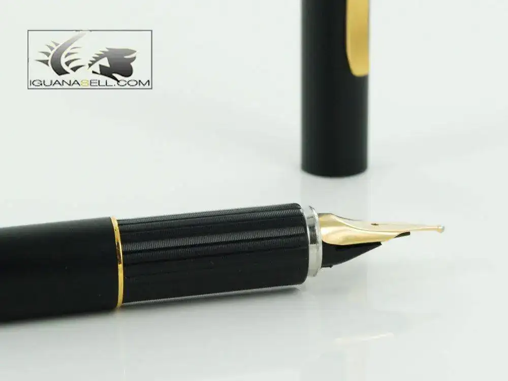 til-1970-Fountain-Pen-Black-Lacquer-&-Gold-PLH91-5.webp