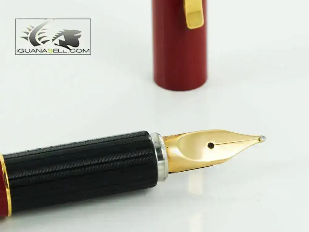 til-1970-Fountain-Pen-Red-Lacquer-and-Gold-PLH66-4.webp