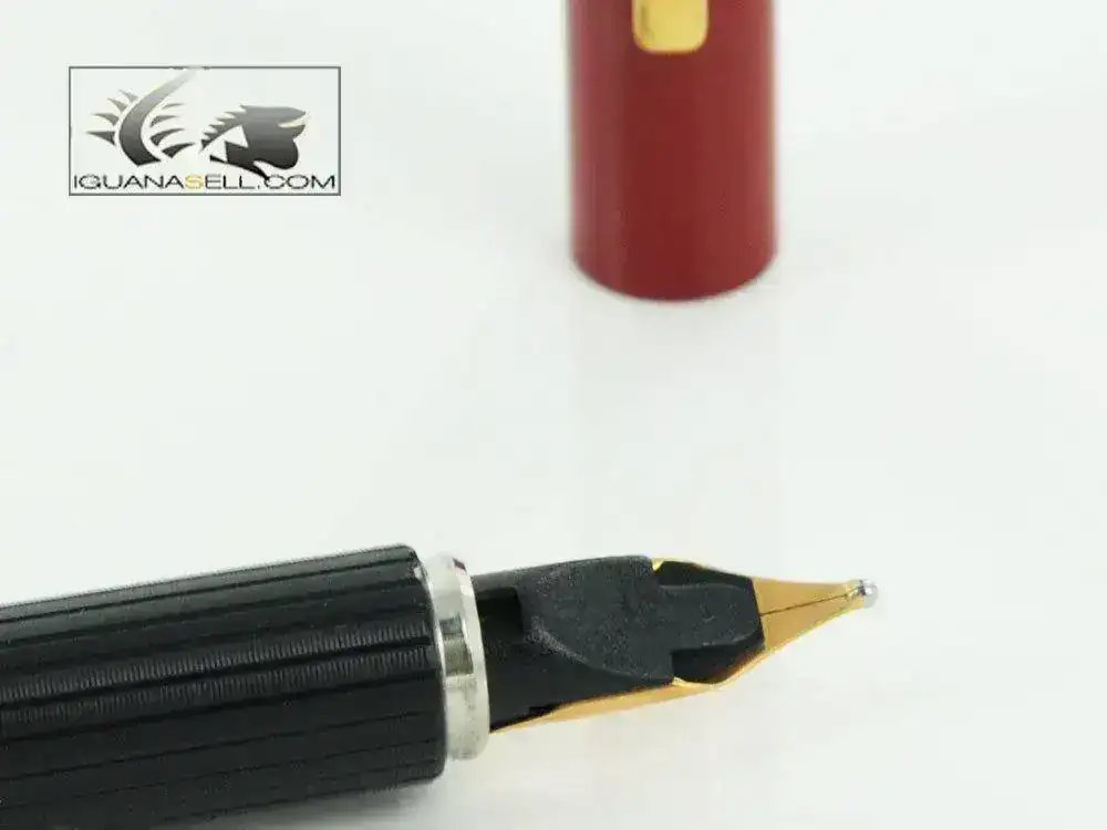 til-1970-Fountain-Pen-Red-Lacquer-and-Gold-PLH66-5.webp