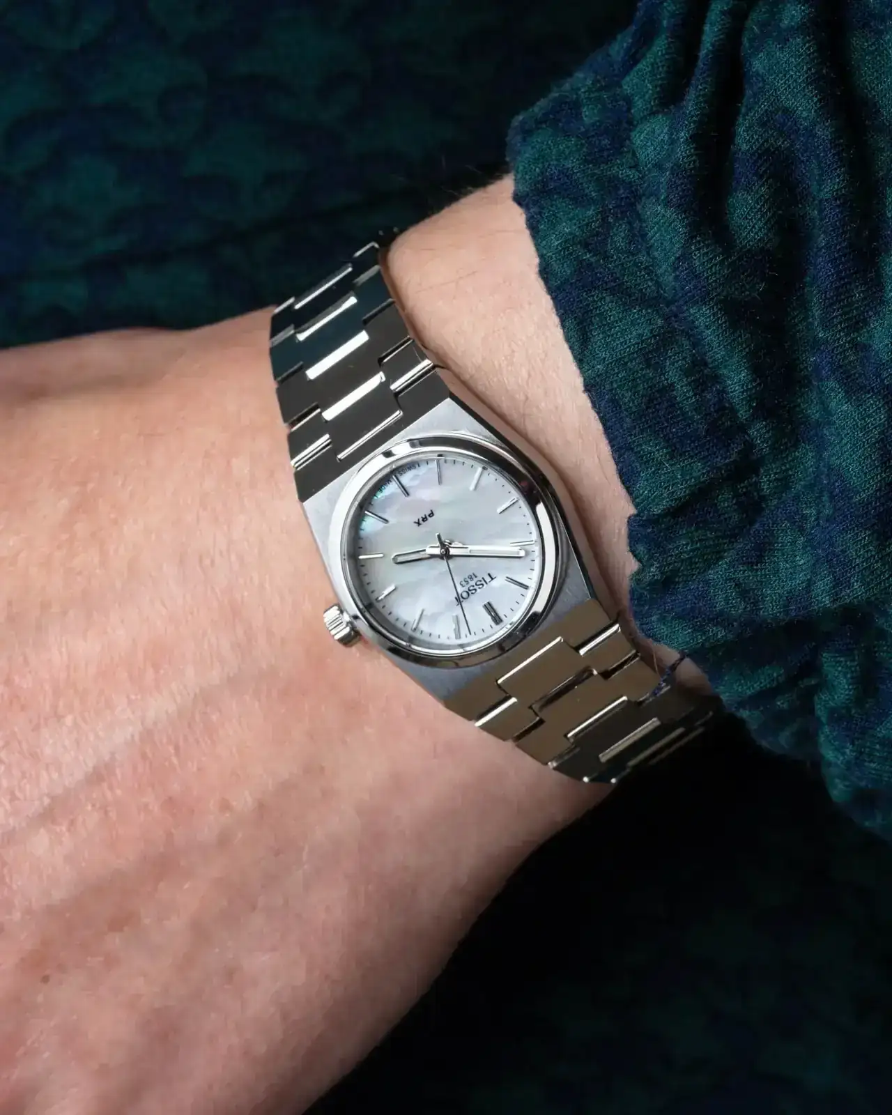 Tissot-PRX-25mm-SP-Crop-2.webp
