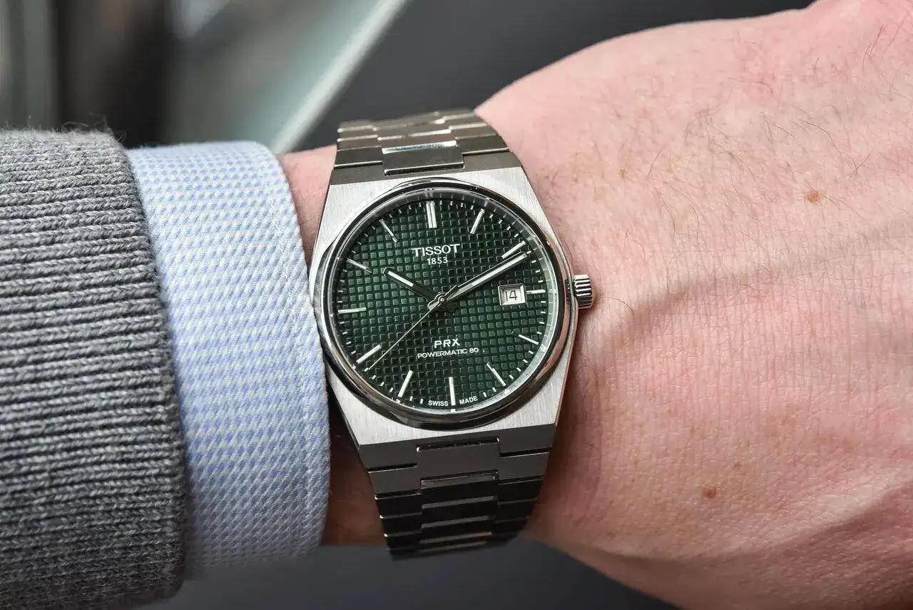 Tissot-PRX-Powermatic-80-Green-Dial-Automatic-T137.407.11.091.00-hands-on-6.jpg