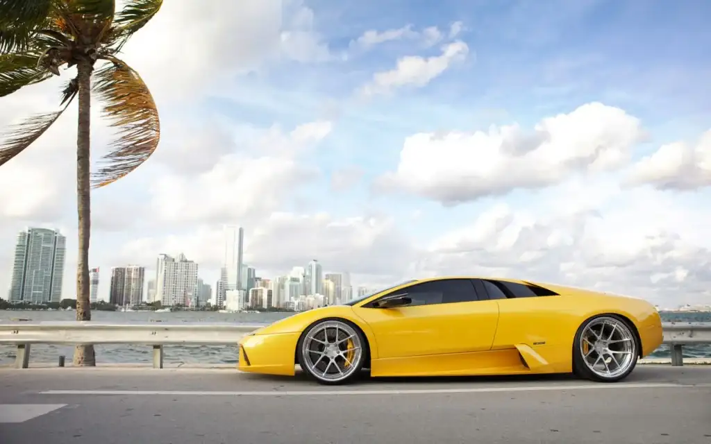 to_Lamborghini_Yellow_Lamborghini_029749_-1024x640.webp