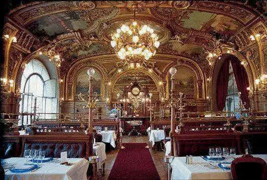train-bleu.webp