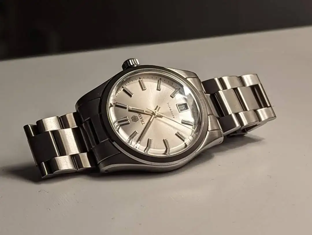 traska-the-commuter-v3-in-sterling-silver-is-brilliant-v0-k5n99q3020kb1.jpg