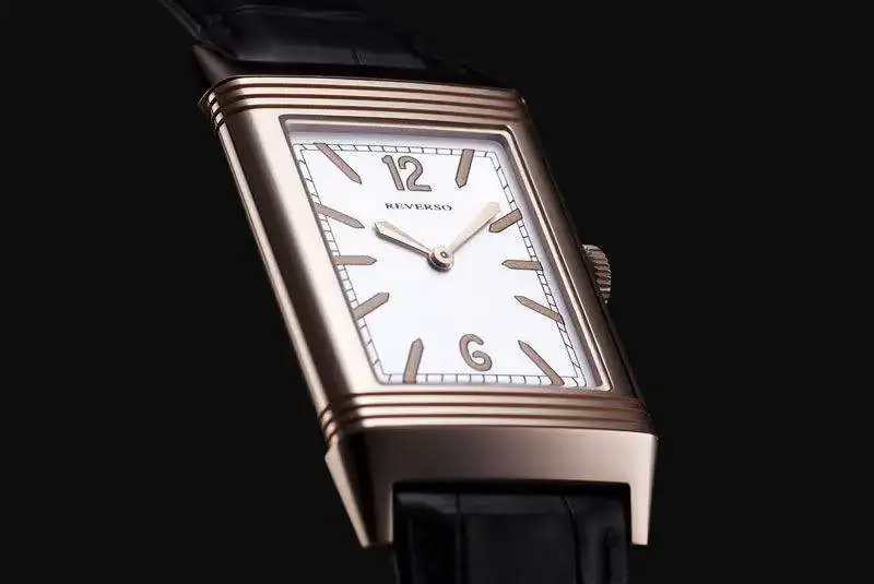 tre-Grande-Reverso-Ultra-Thin-Tribute-to-1931-gold.webp