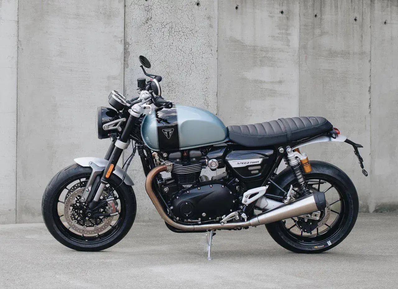 triumph-speed-twin-breitling-limited-editon-1.webp