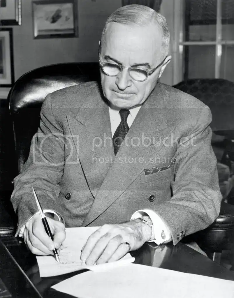 Truman_initiating_Korean_involvemen.webp