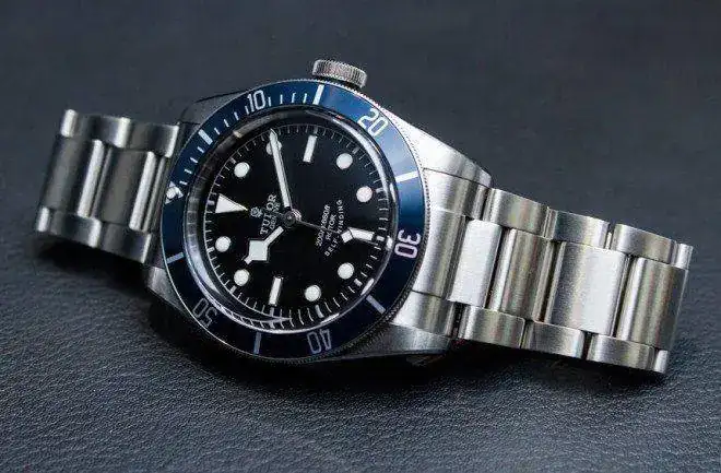 Tudor-Black-Bay-Blue-11-660x433.webp
