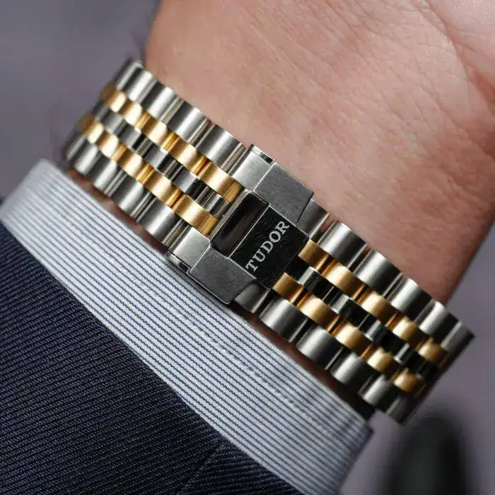 Tudor-Black-Bay-SG-2-700x700.jpeg