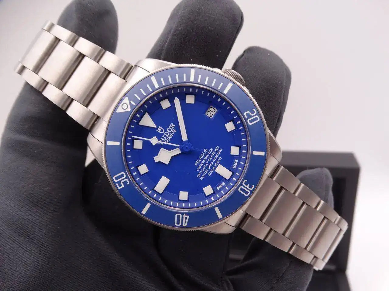 Tudor Pelagos Blue 03028.JPG