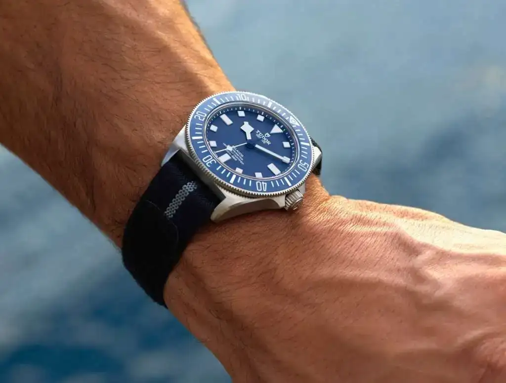 tudor-pelagos-fxd-marine-nationale-tamano.webp