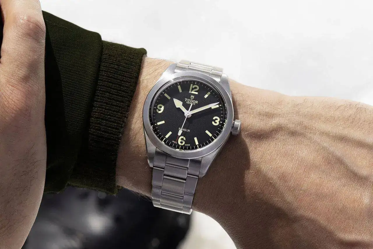 Tudor-Ranger-39mm-79950-2022-manufacture-COSC-8.webp