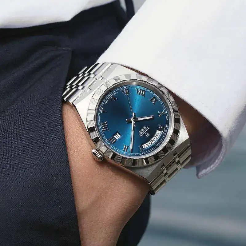 tudor-royal-collection-m28600.jpg