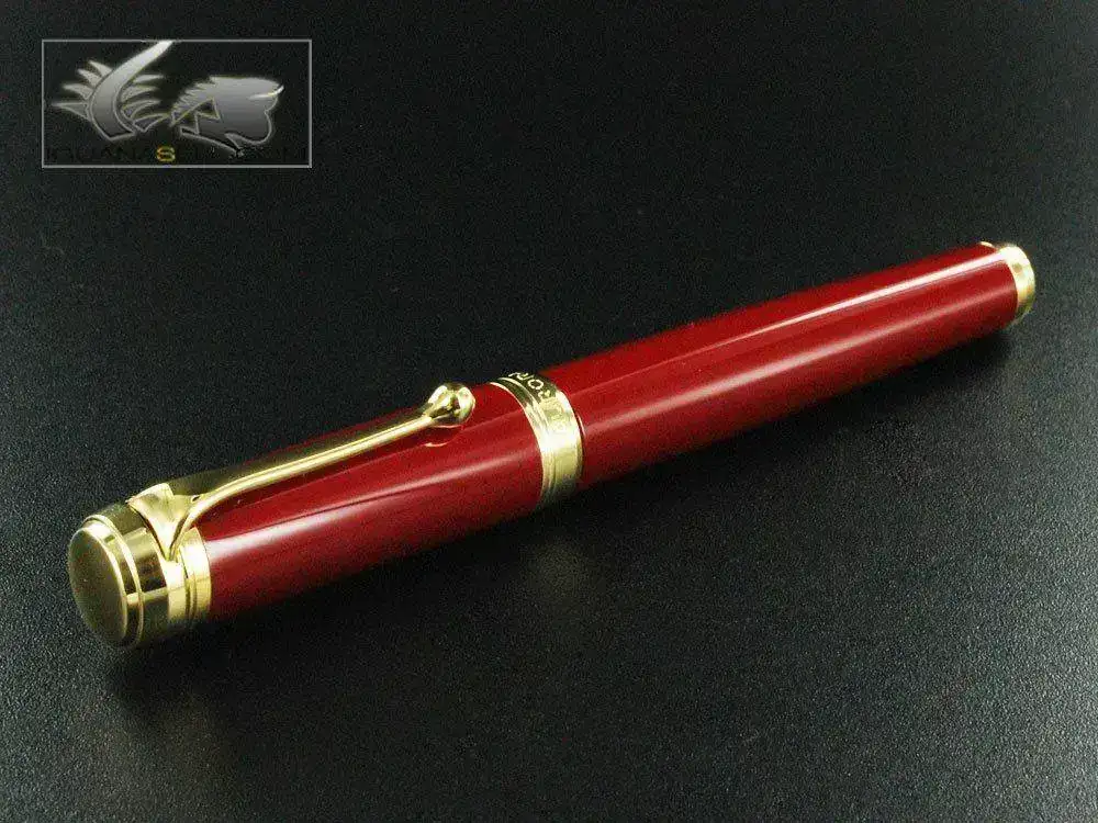 tum-Fountain-Pen-Burgundy-Resin-&-Gold-Nib-D12XM-2.webp