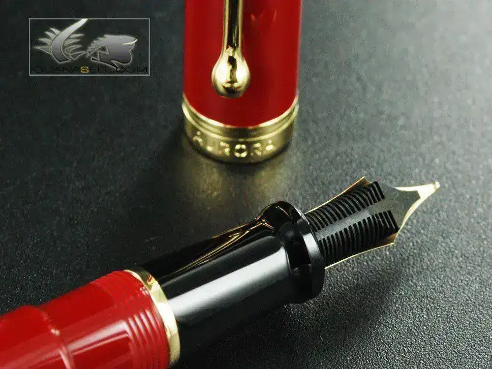 tum-Fountain-Pen-Burgundy-Resin-&-Gold-Nib-D12XM-5.webp