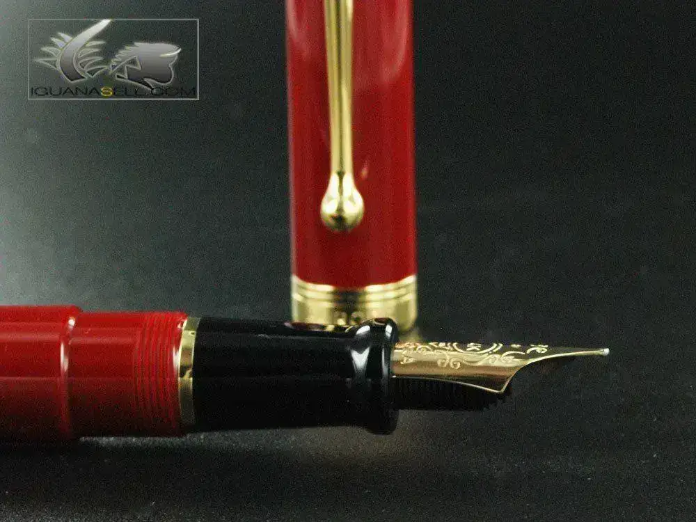 tum-Fountain-Pen-Burgundy-Resin-&-Gold-Nib-D12XM-6.webp