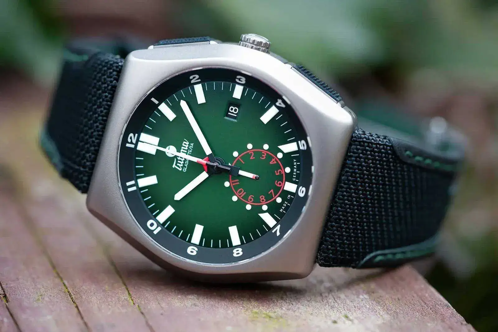 Tutima-M2-Chronograph-Commando-5.jpg