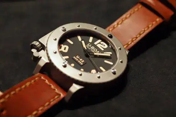 U-Boat-U-42-53mm-Submersible-Watch-01.webp