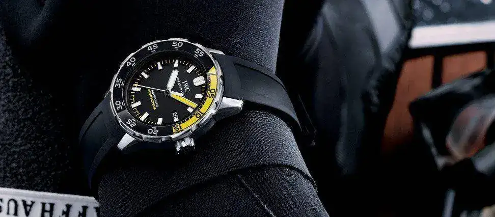 uatimer-Detail-Automatic-2000_Hero.jpg.972x426_q85.webp