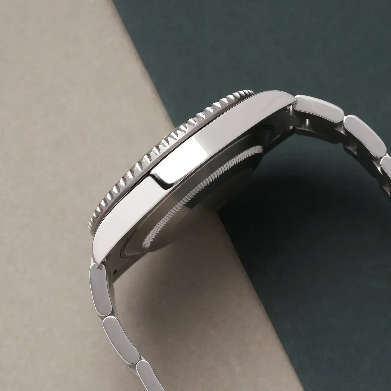 ubmariner-Date-Hulk-Stainless-Steel-Gents-116610LV.webp