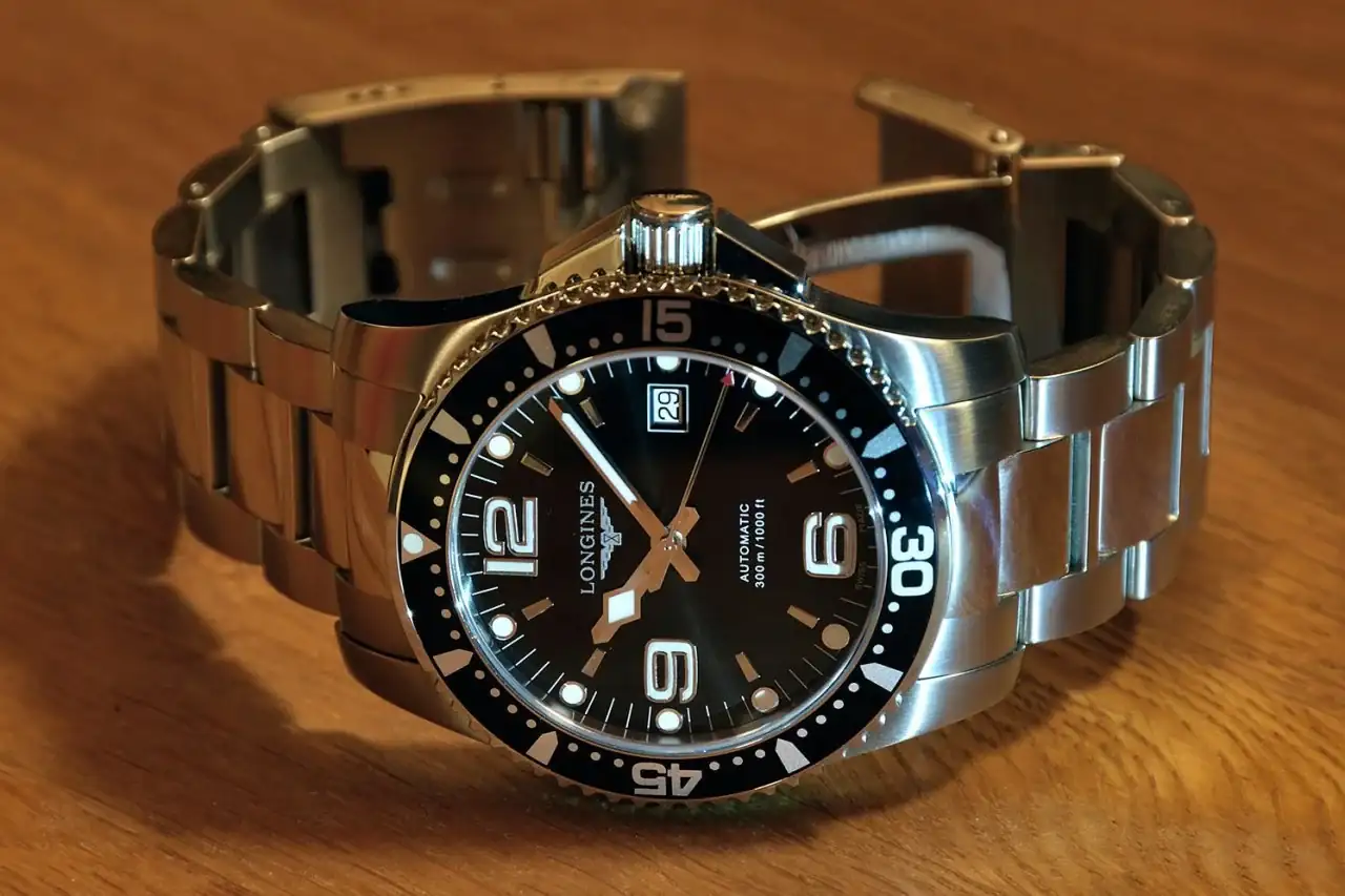 uest-l3-642-4-56-6-41-mm-longines-hydro-conquest-1.webp