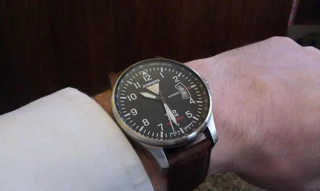 -uhr-tragt-ihr-heute-teil-6-junkers-6664-2-braun-1.webp