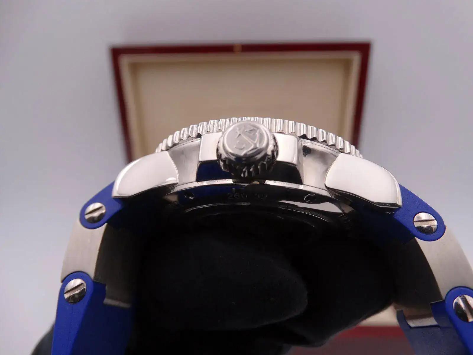 Ulysse Nardin Maxi Marine Diver Blue Gold 260-32 05370.webp