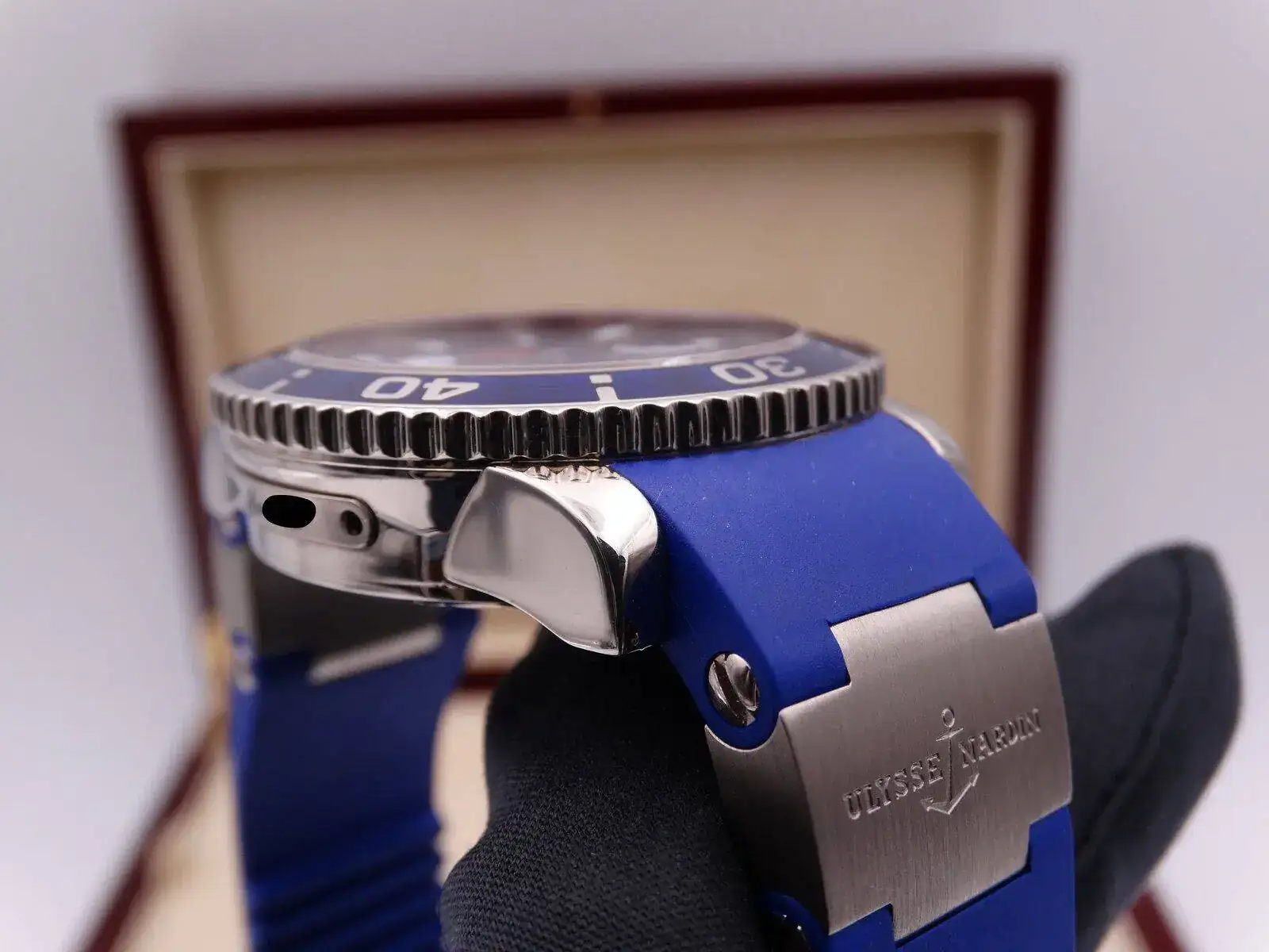 Ulysse Nardin Maxi Marine Diver Blue Gold 260-32 05377 copia.webp