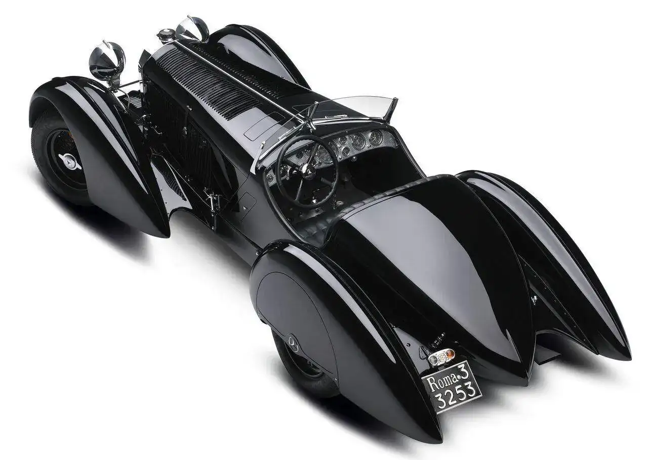 Un ángulo trasero elevado de 3:4 del conde Trossi SSK, cortesía de Ralph Lauren.jpeg