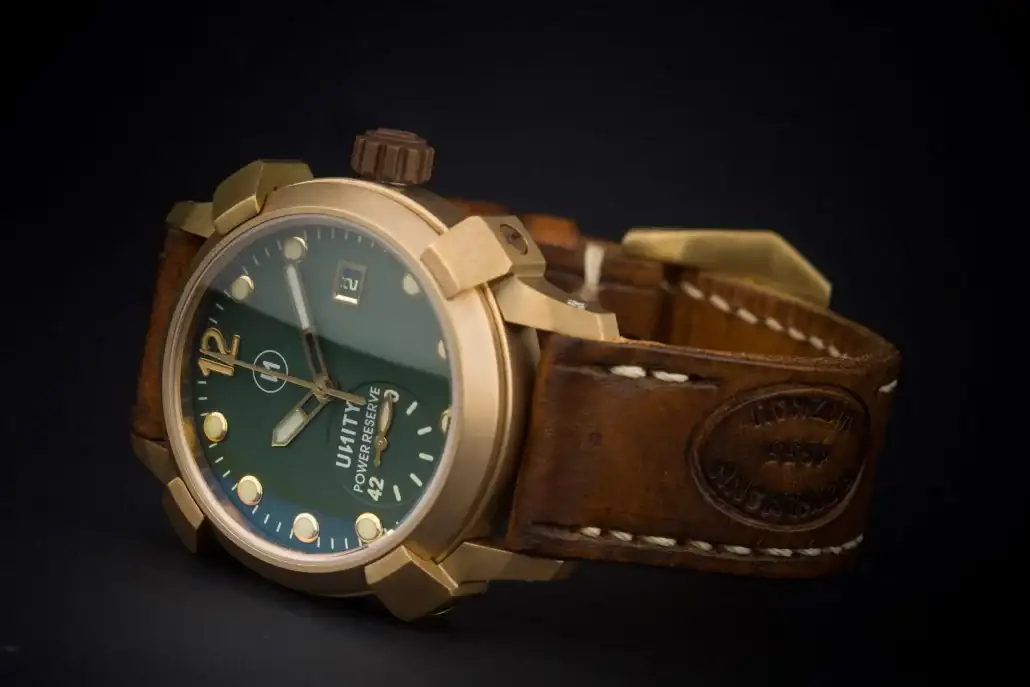 unity-reloj-automatico-de-bronce-verde-1030x687.webp
