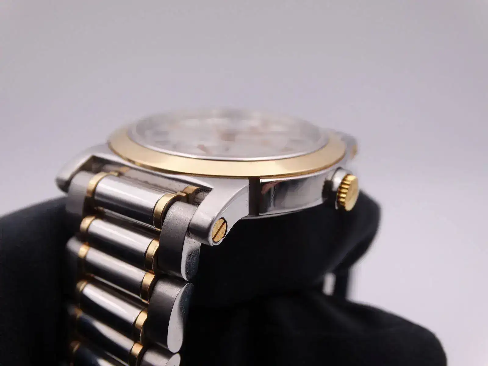 universal geneve automatic power reserve 3888.webp