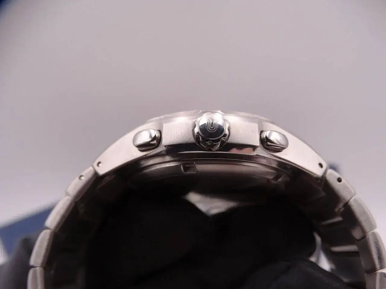 Universal Geneve Compax Quartz 02687.webp
