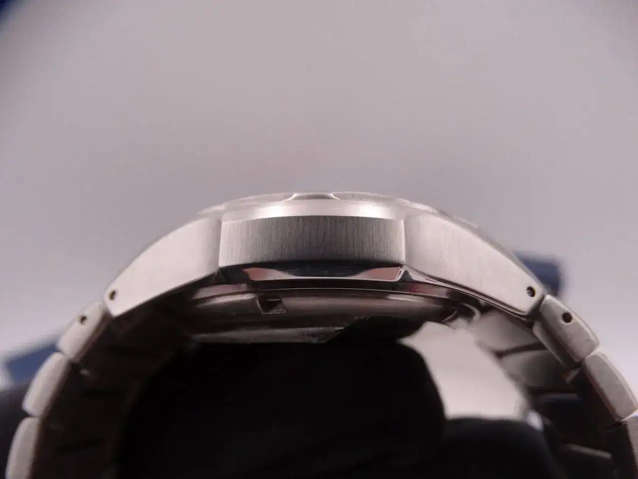 Universal Geneve Compax Quartz 02688.webp