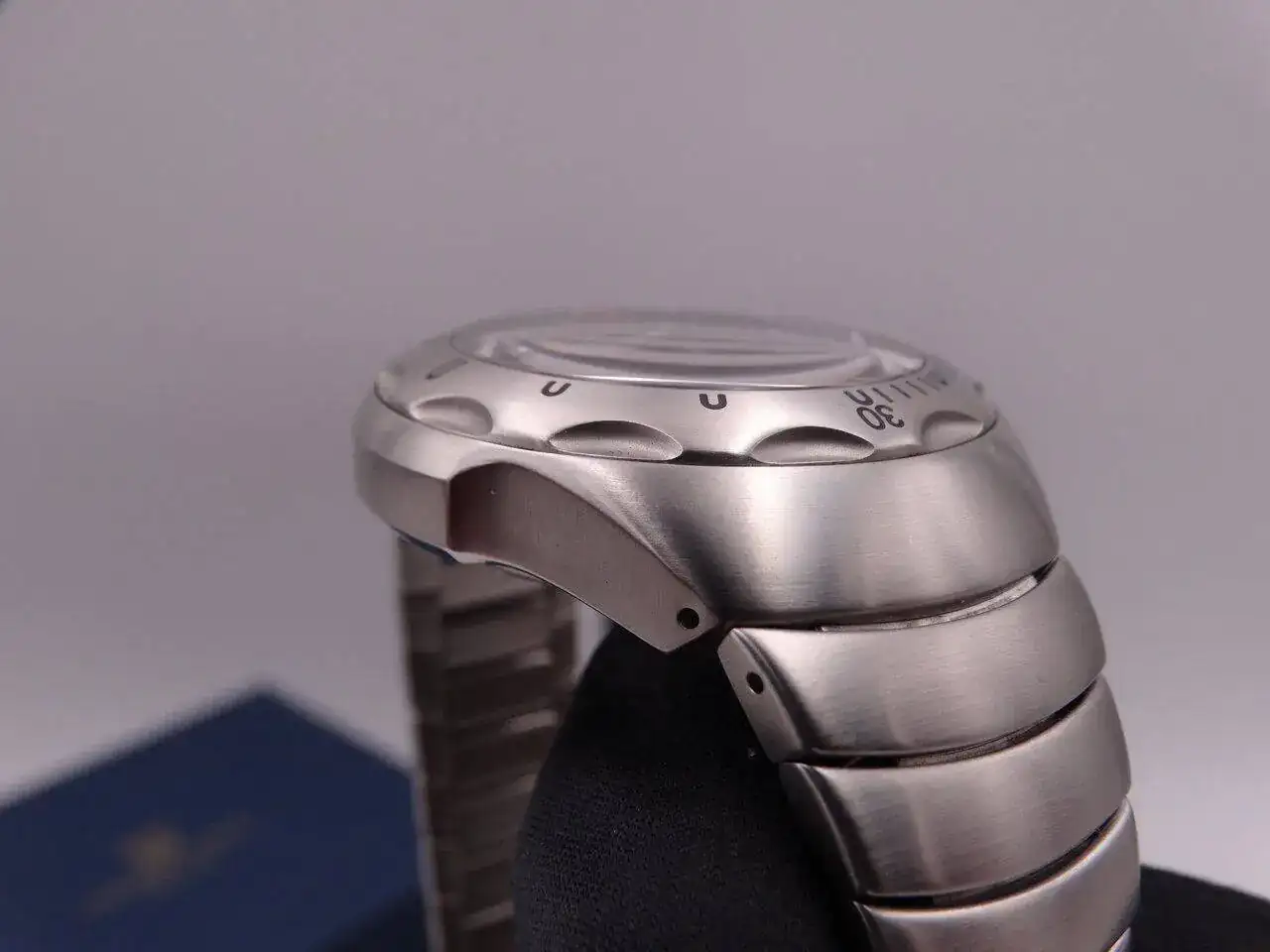 Universal Geneve Compax Quartz 02695.webp