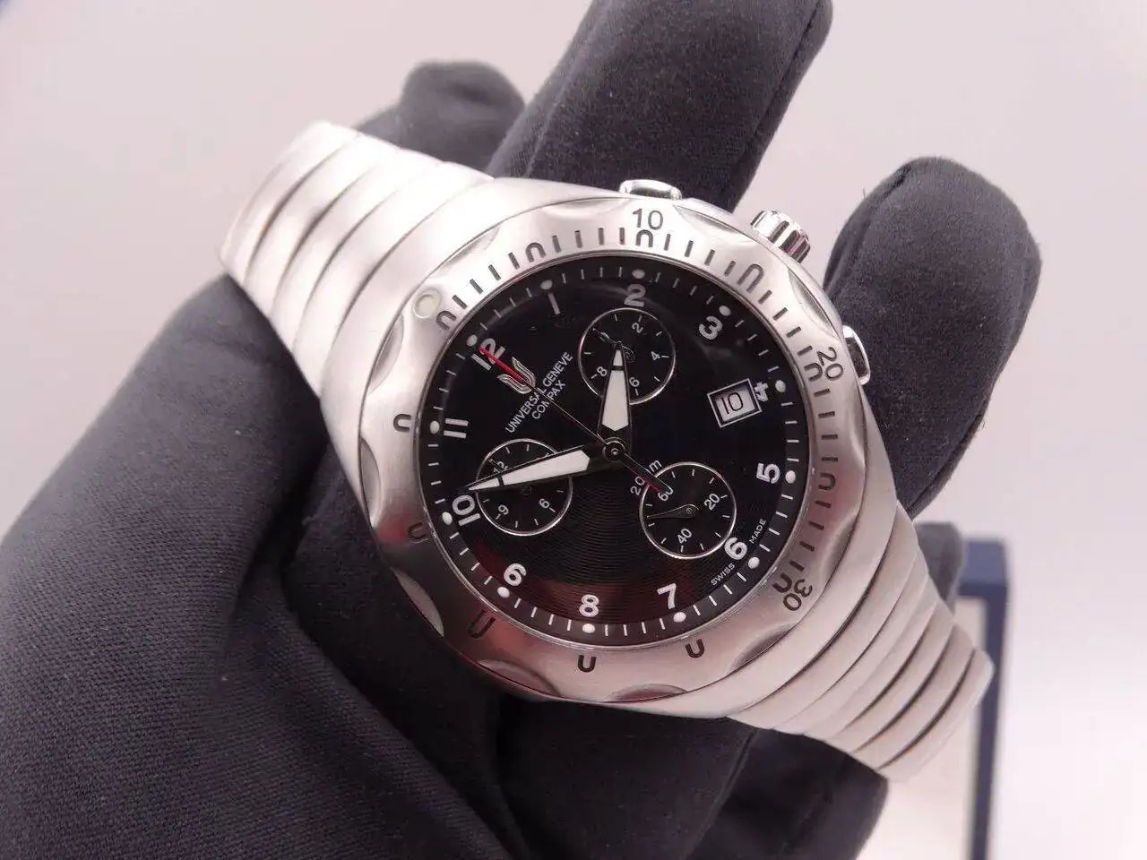 Universal Geneve Compax Quartz 02699.webp