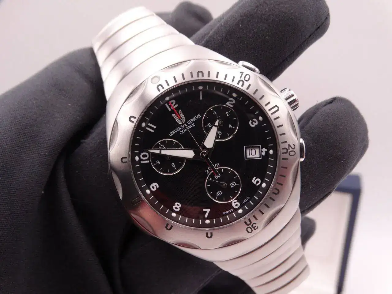 Universal Geneve Compax Quartz 02700.webp