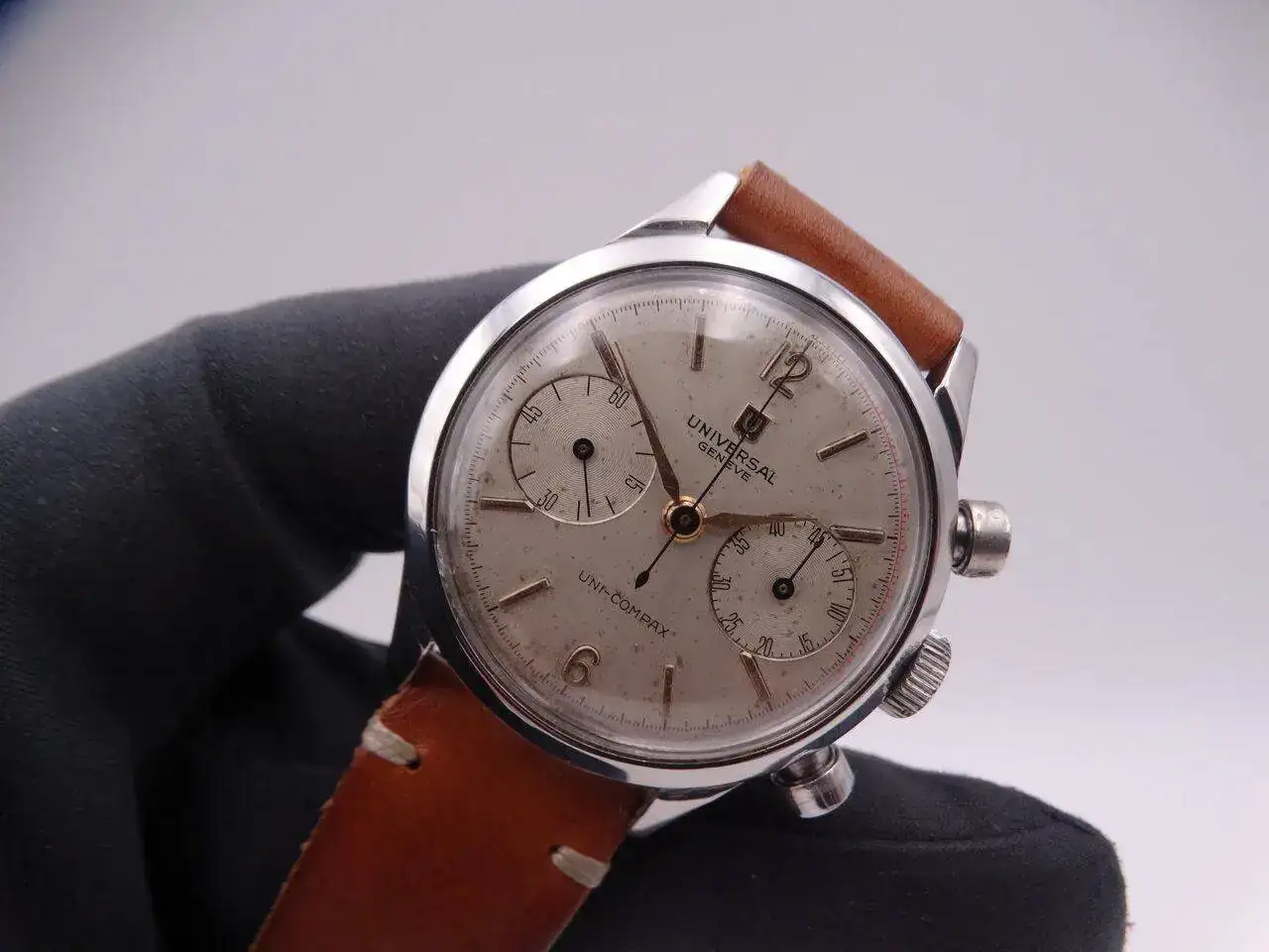 Universal Geneve Unicompax 02885.JPG