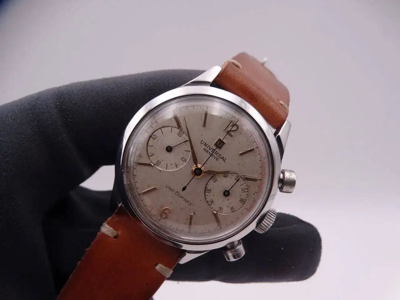 Universal Geneve Unicompax 02896.JPG