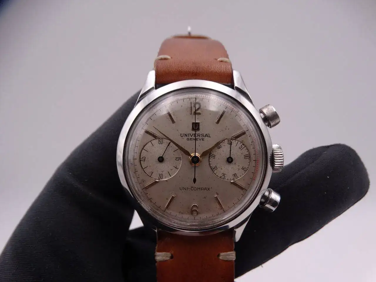 Universal Geneve Unicompax 02897.JPG