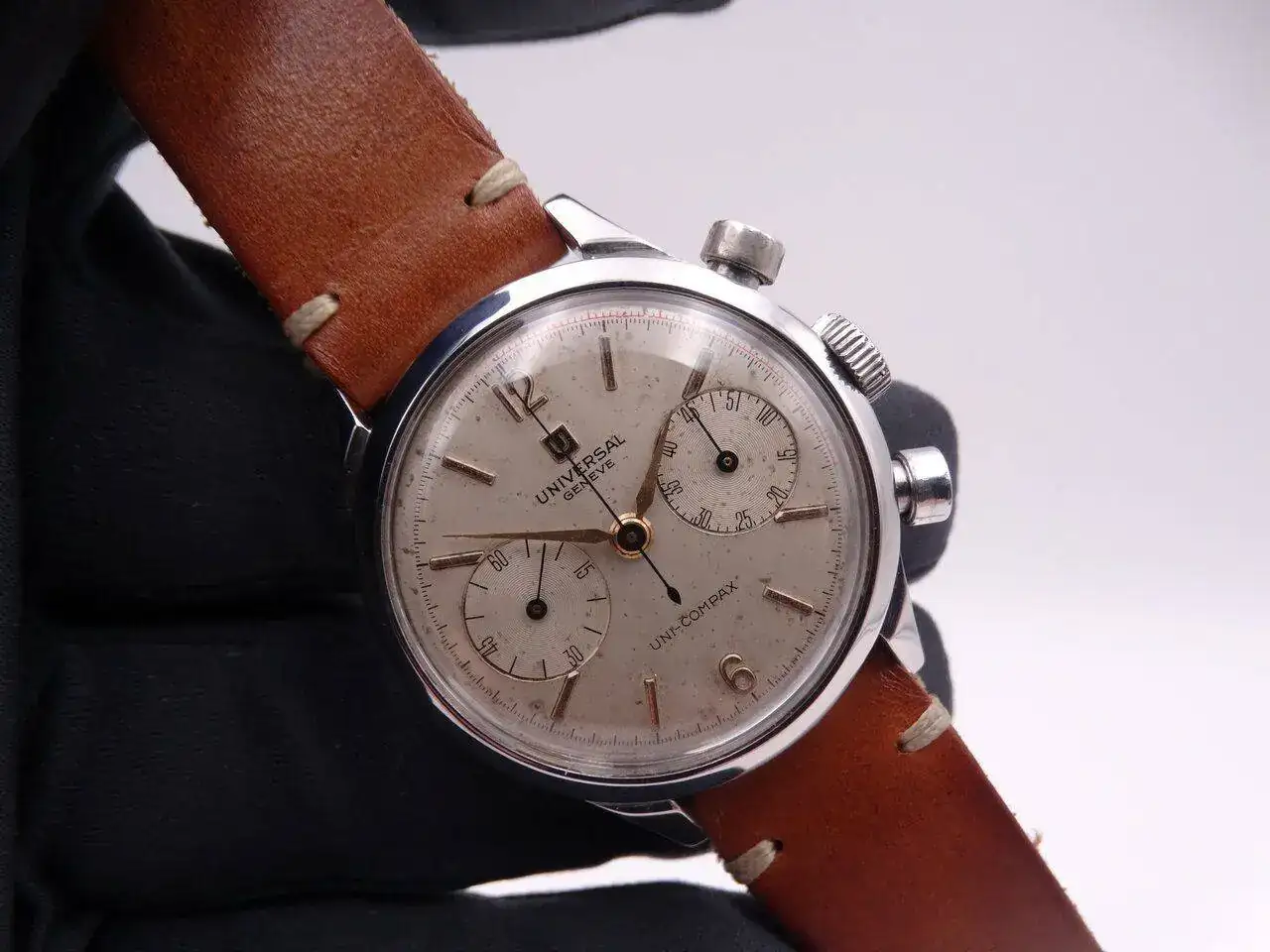 Universal Geneve Unicompax 02898.JPG