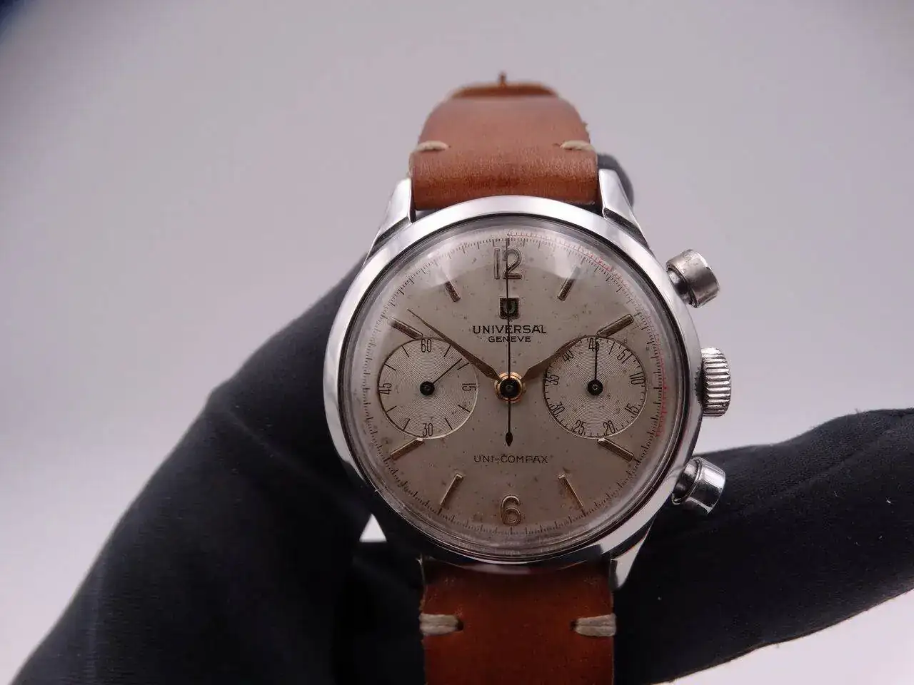 Universal Geneve Unicompax 02900.JPG