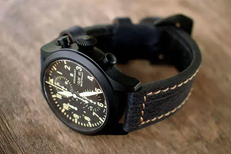 ur-steinhart-part-2-nav-b-chrono-cnb-black-3-small.webp