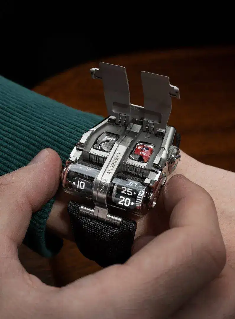 Urwerk UR-112 3.jpg