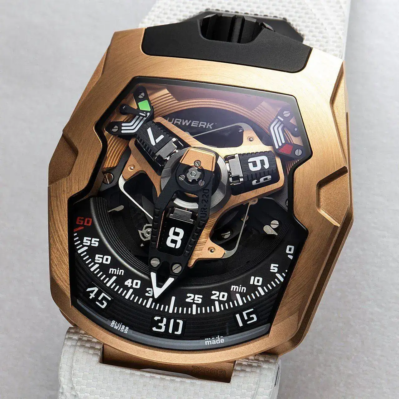 URWERK_ur220rg_5.webp