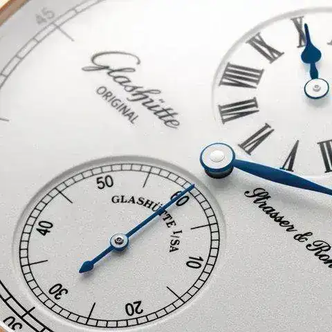 utte-original-strasser-rohde-regulator-dial-detail.webp