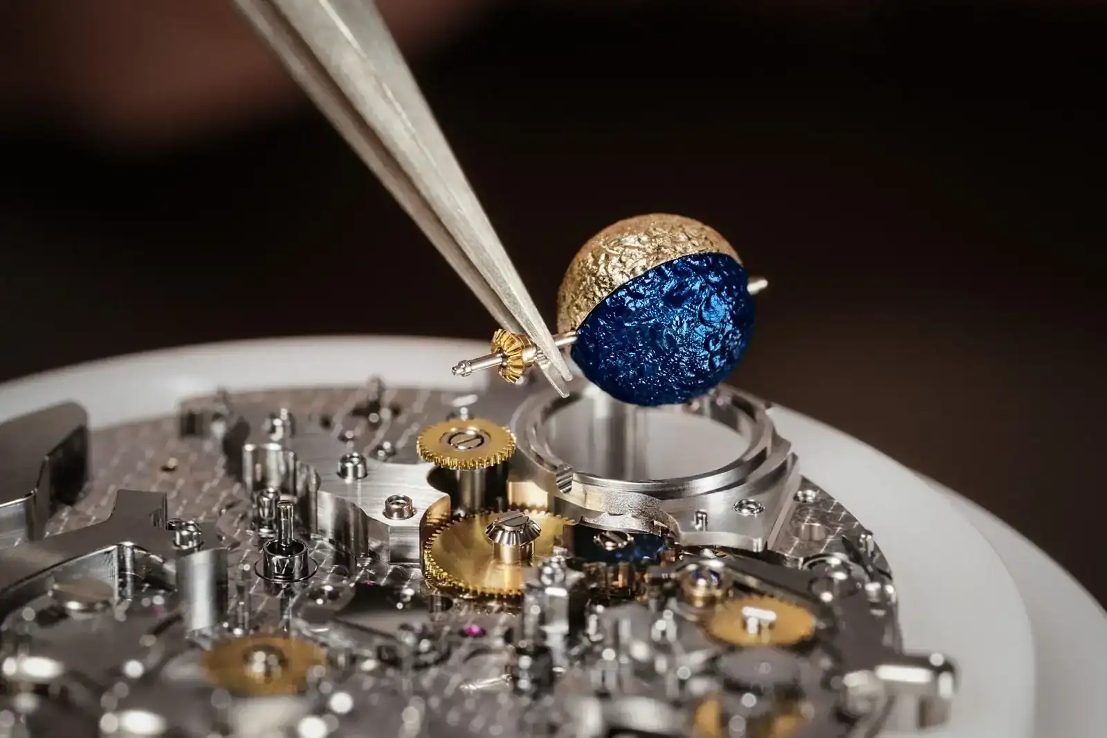 VAC_MDA_7200A_SavoirFaire_AssemblageCalibre_100.webp