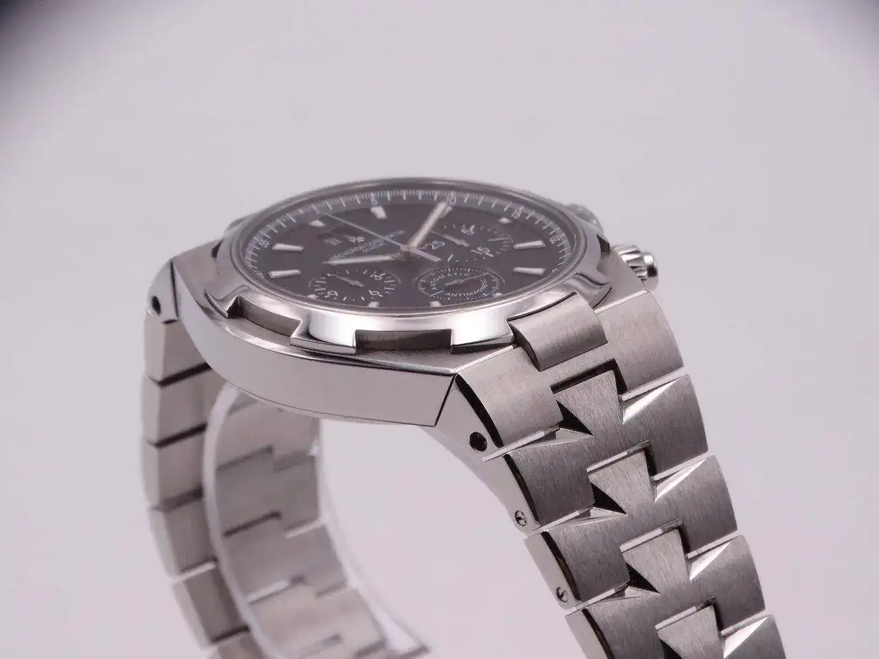 Vacheron Constantin Overseas Chronograph 09719.JPG